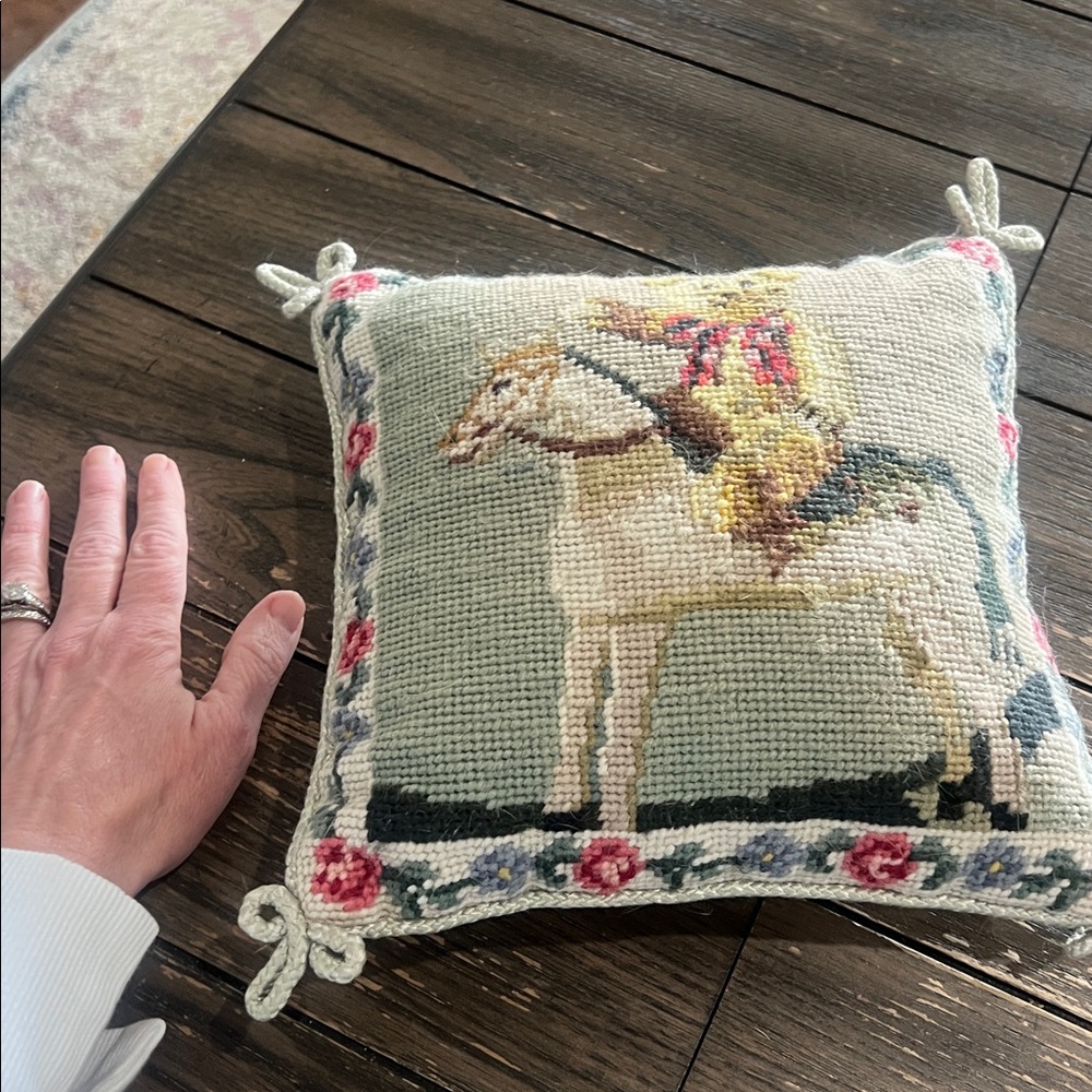 Vintage Teddy Bear needlepoint pillow - Picture 5 of 6